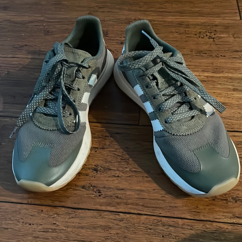 Adidas Sneakers